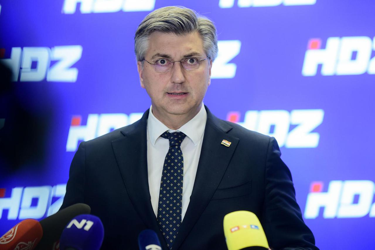 Zagreb: Andrej  Plenković dao je izjavu za medije nakon sjednice šireg Predsjedništva HDZ-a