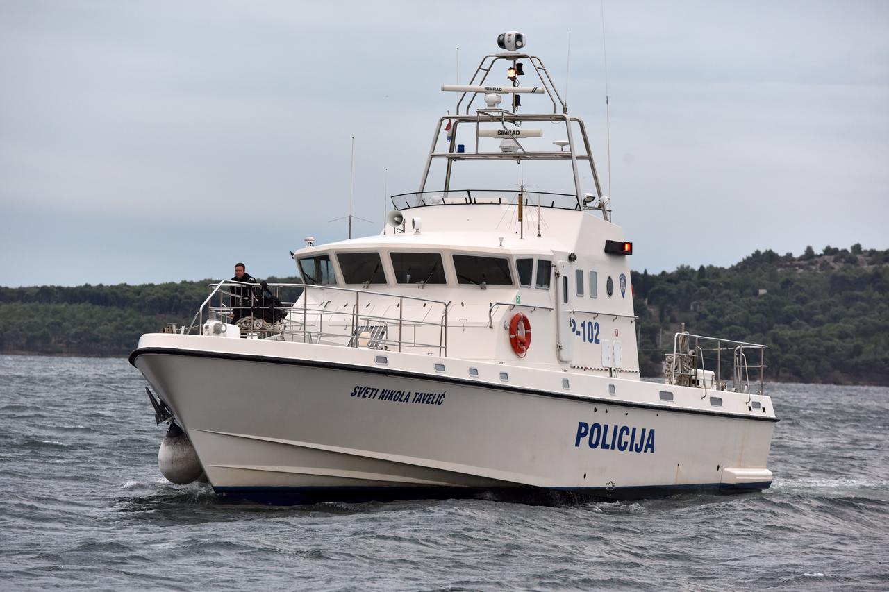 Šibenik: Pomorska policija unatoč lošem vremenu plovi morem