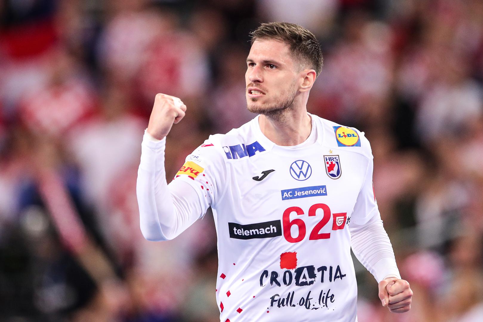 Osim svojim talentom, Marin je pažnju očito privukao i izgledom. Mladi Metkovčanin svoje društvene mreže drži zaključanima za javnost, a kao svoj najveći hobi naveo je spavanje.