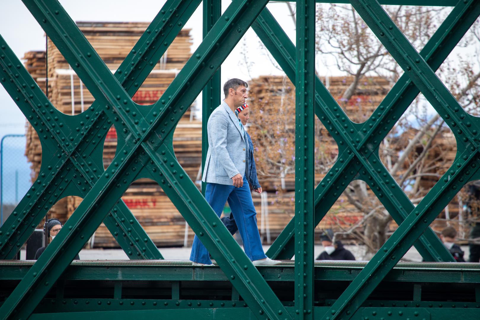 Snimanje je počelo u Istri i onda su se preselili na Kvarner gdje je danas naš fotoreporter u Porto Barošu snimio glumce dok su radili na jednoj od scena.