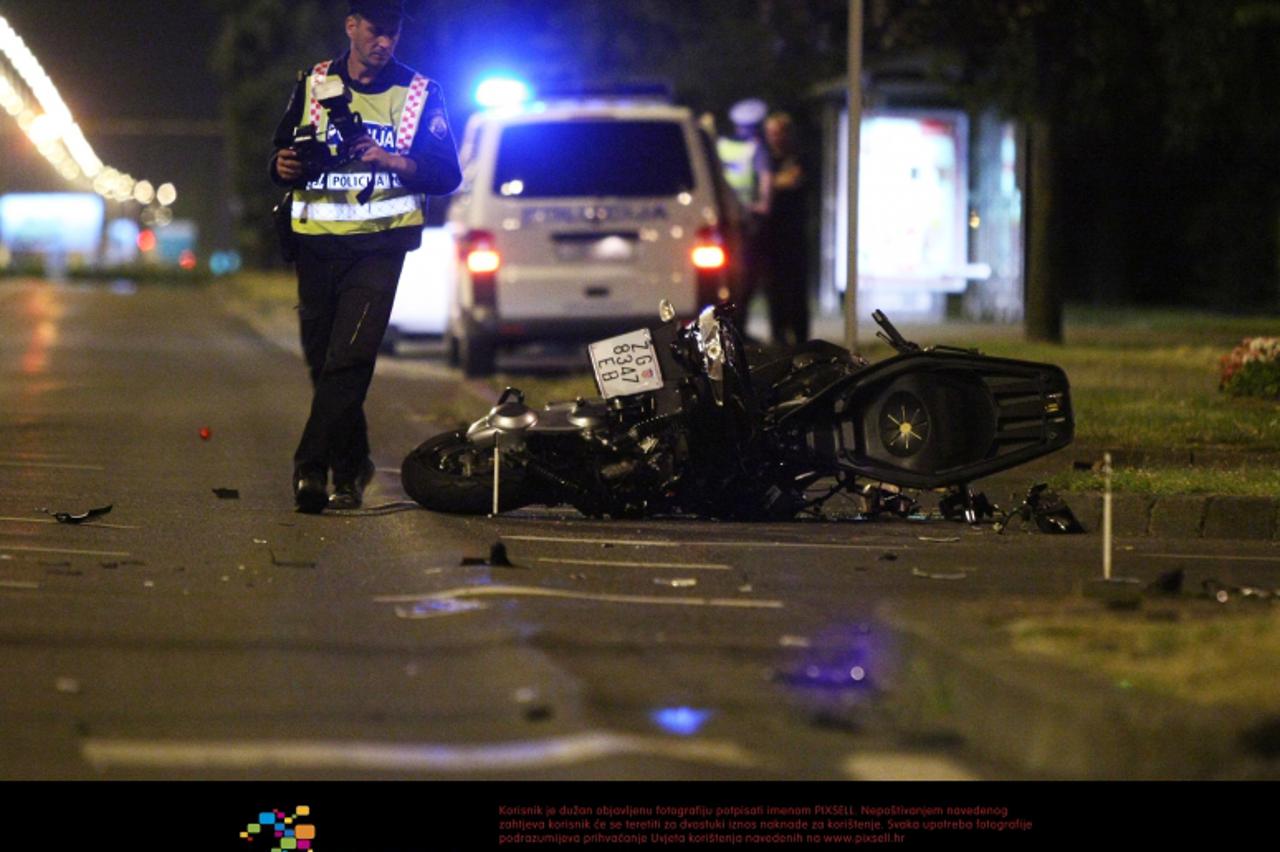 '07.07.2012., Zagreb -  Avenija Dubrovnik i SR Njemacke. Prometna nesreca izmedu osobnog automobila i motocikla u kojoj je motociklist smrtno stradao. Photo: Marko Prpic/PIXSELL'