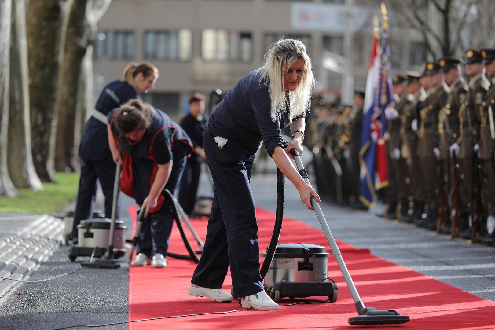 Hranj je preuzeo dužnost načelnika Glavnog stožera Oružanih snaga RH od dosadašnjeg generala zbora Mirka Šundova.