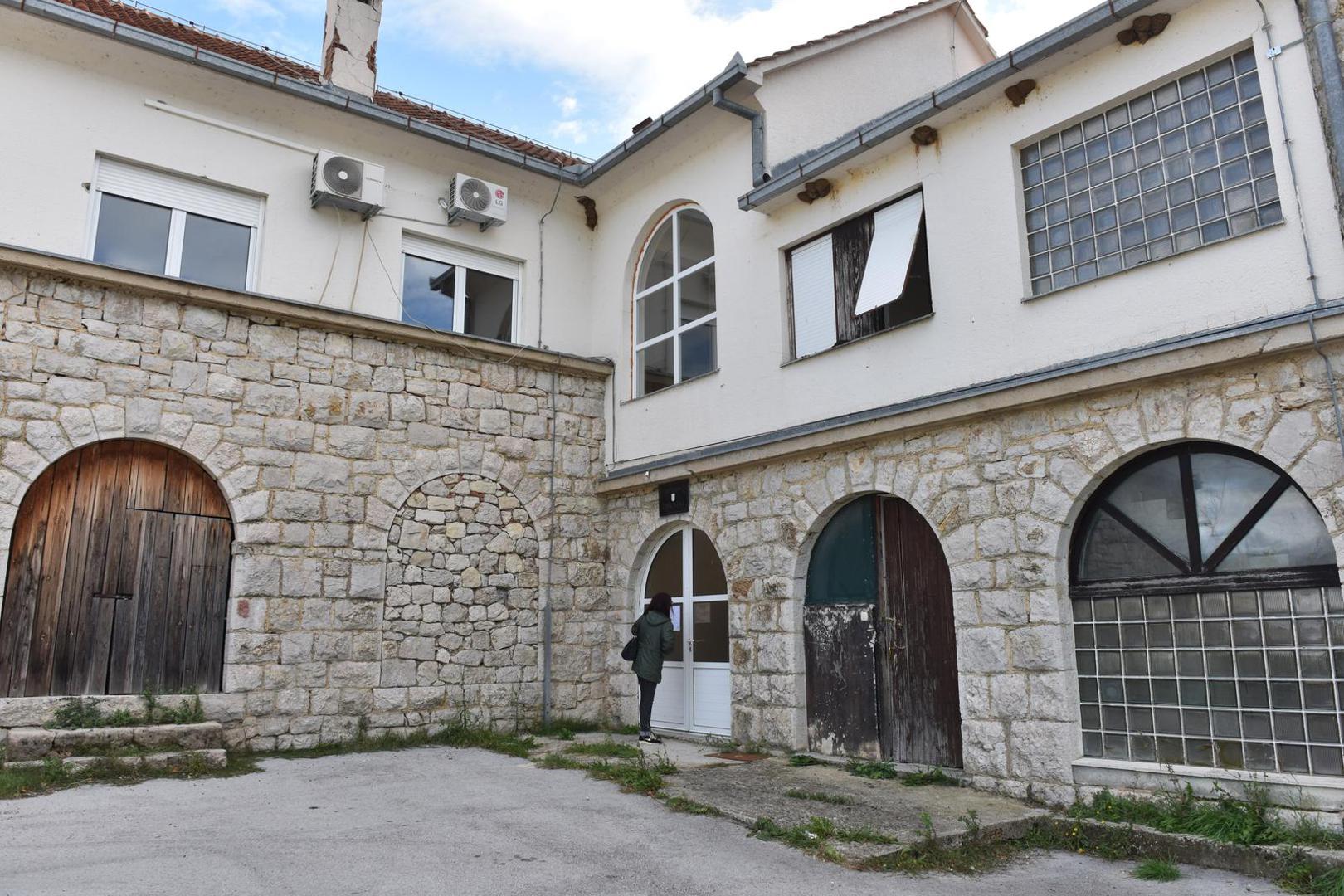 Civljane u Šibensko-kninskoj županiji: Glasovala 122 birača, kandidatkinja grupe birača Sanja Bjelobrk dobila je 88 glasova. Bivši načelnik imao je 2024 eura neto plaće.