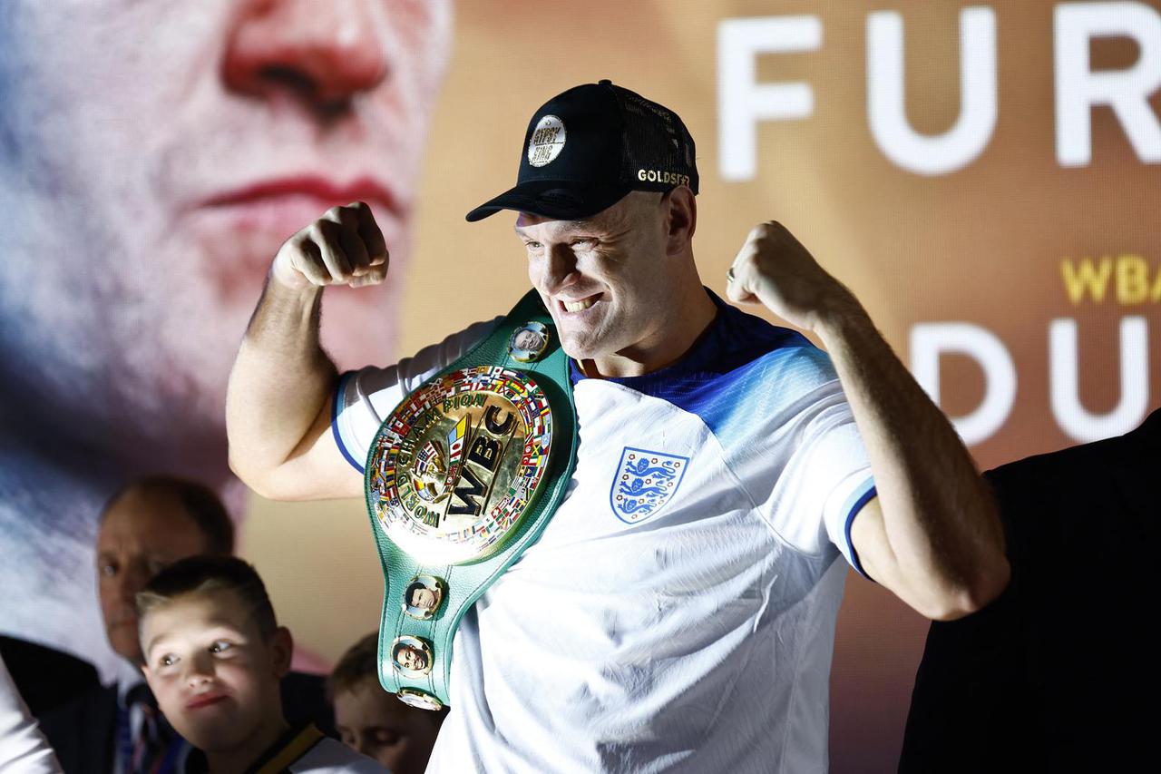 Tyson Fury & Derek Chisora Weigh-In