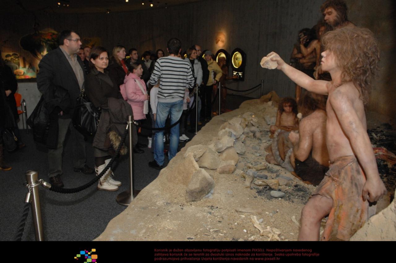 '03.12.2010. Muzej Krapinskih neandertalaca, Krapina - Noc krapinskih neandertalaca. Muzej je ostavio otvorena vrata do ponoci. Prema broju karata ocekuje se 600-tinjak posjetitelja. Photo: Matija Top