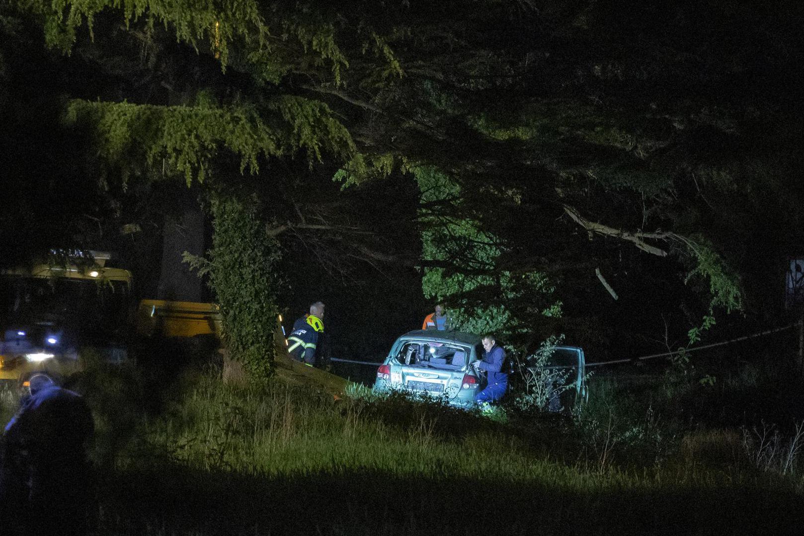 03.05.2022.., Pula - Prometna nesreca na zupaniskoj cesti Fazana-Veli vrh prije skretanja za Stinjan. Hundai Getz zelene boje sletio je sa ceste te udario u stablo. Osoba je preminula u vozilu pitne pomoci. Photo: Srecko Niketic/PIXSELL