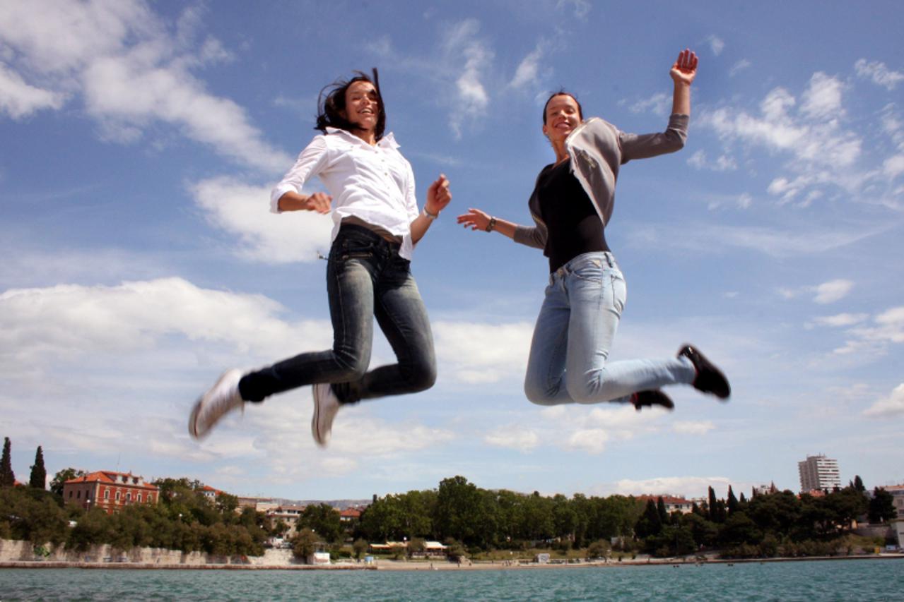 'pixsell-20.05.2010.-Split, Hrvatska - Na Bacvicama sestre blizanike Lucija i Ana Zaninovic obje uspjesne u taekwondou.  Photo: Ivana Ivanovic/PIXSELL'