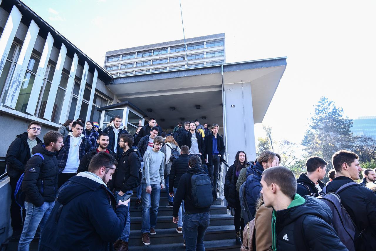 Zagreb: Studenti FSB-a prosvjeduju zbog zatvaranja menze