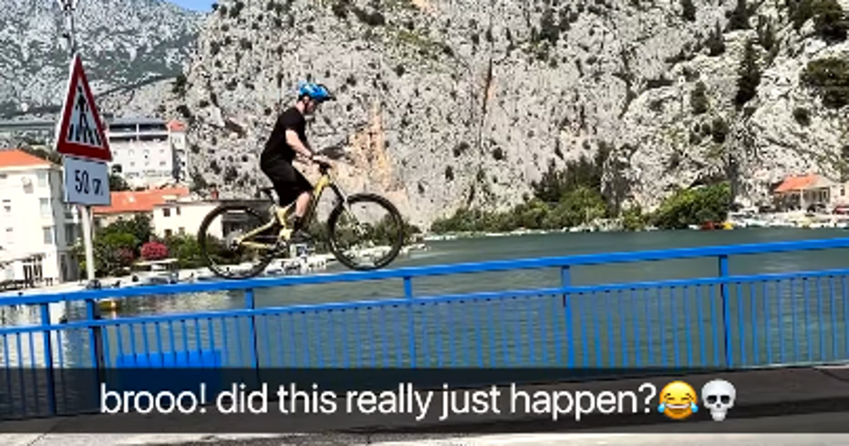 VIDEO Suluda scena na omiškom mostu: Biciklom vozio po ogradi pa završio u rijeci