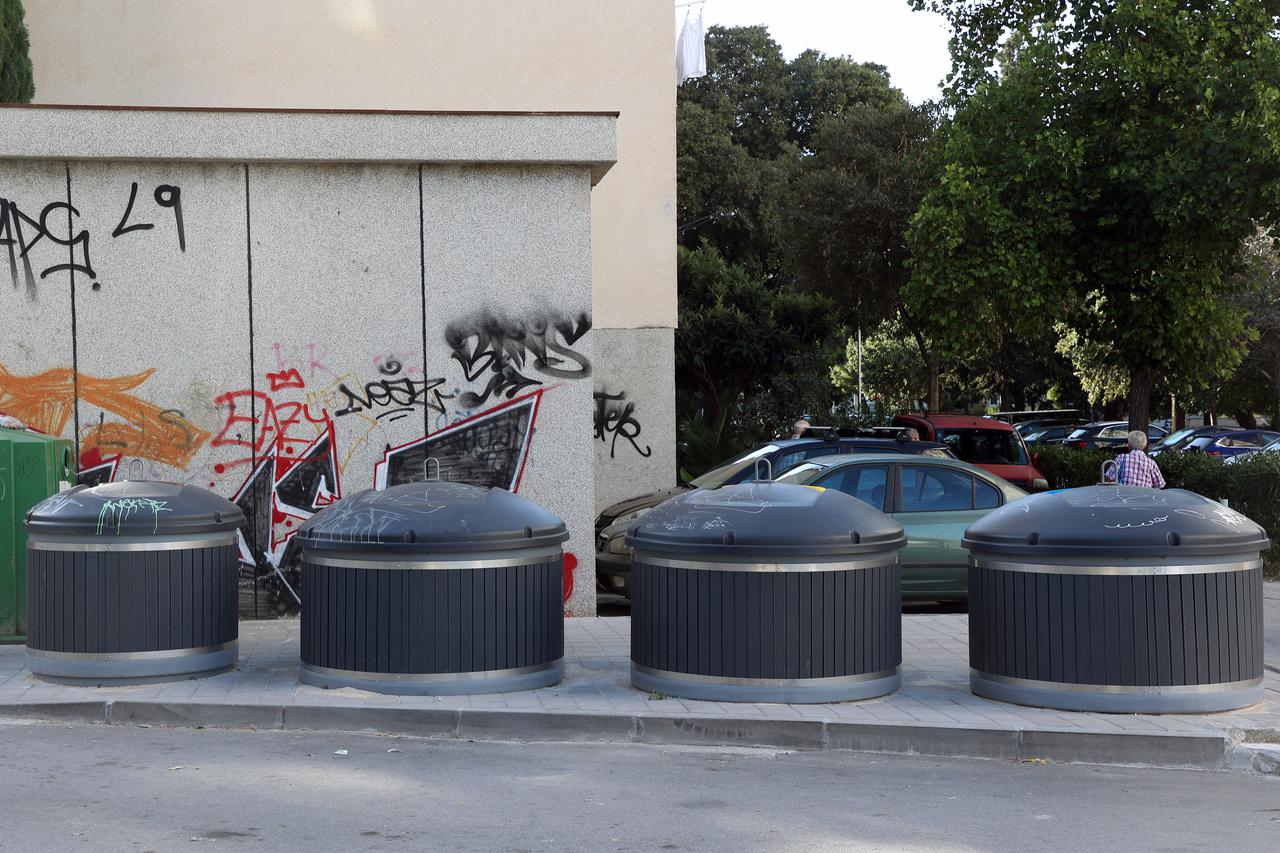 Split: Stanovnici naselja Plokite žale se na smrad polupodzemnih  kontejnera za otpad