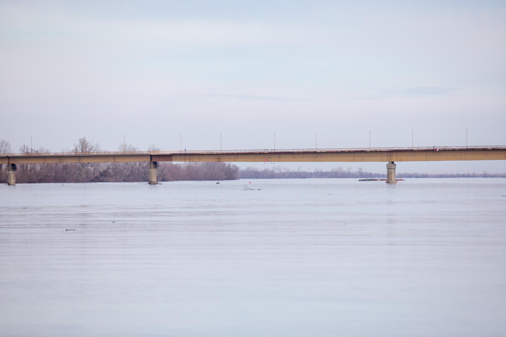 Svi članovi posade su dobro, a teretni brod i druga barža su neoštećeni. Trenutačno još nema podataka je li došlo do ulaska vode u spremnike barže.