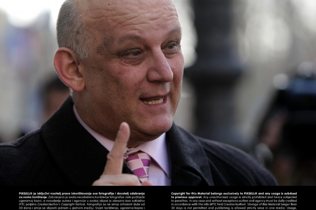 '13. 02. 2009.,  Zagreb, Hrvatska - Zupanijski sud, Ljubo Cesic Rojs koji je optuzen da je kao pomocnik ministra u svrhu nezakonitog pribavljanja dobiti za 66. pukovniju podredenima izdavao zapovijedi