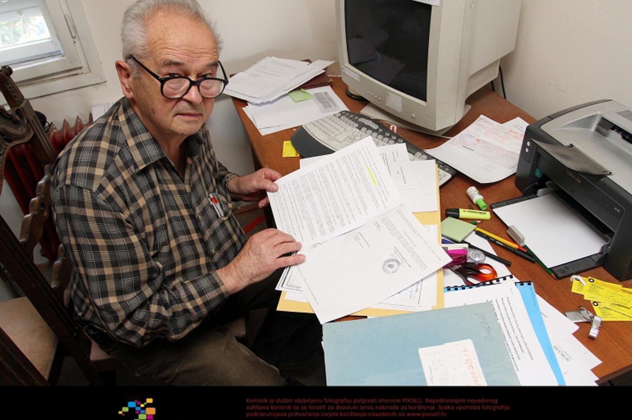 '30.10.2012., Ivanecka ulica, Varazdin - Ivan Hlad ima 50 godina radnog staza i da je u mirovinu otisao prije 20 godina iznos mirovine bio bi mu veci nego danas.  Photo: Marko Jurinec/PIXSELL'