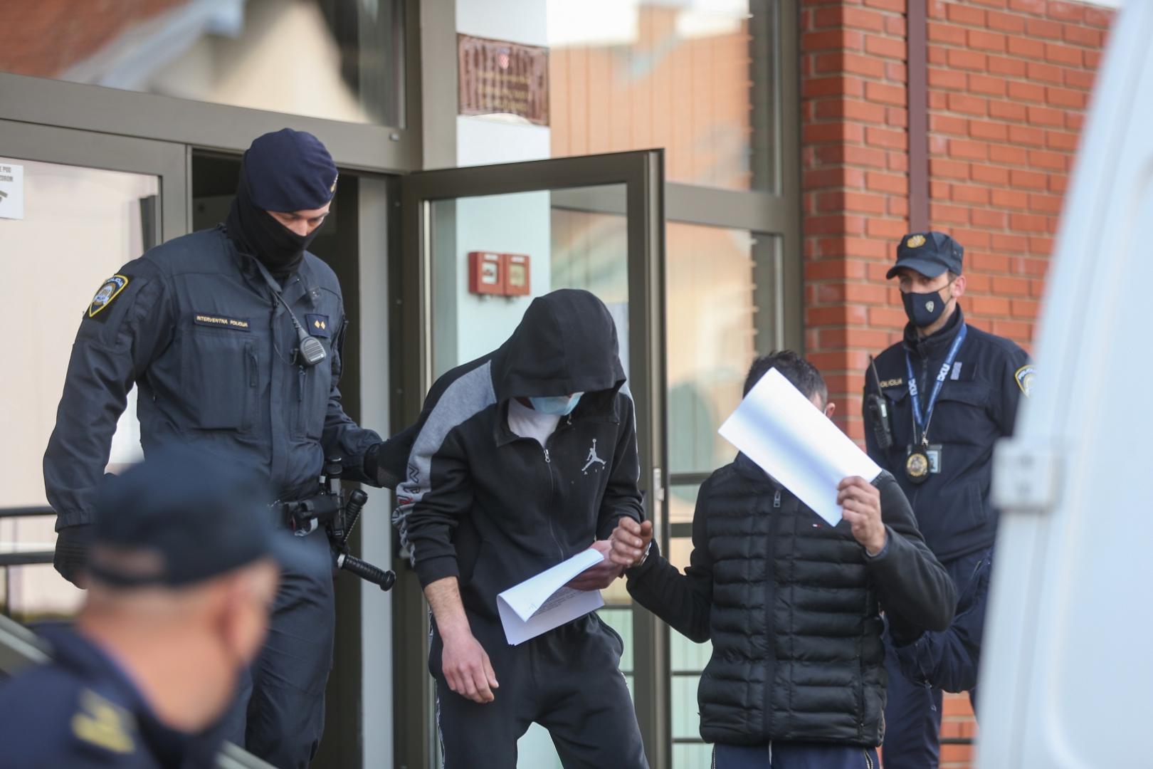 15.04.2021., Velika Gorica - Policija je u Zapresicu uhitila više osoba povezanih s proizvodnjom i preprodajom droge koji su dovedeni na Zupanijski sud u Velikoj Gorici. Photo: Zeljko Lukunic/PIXSELL