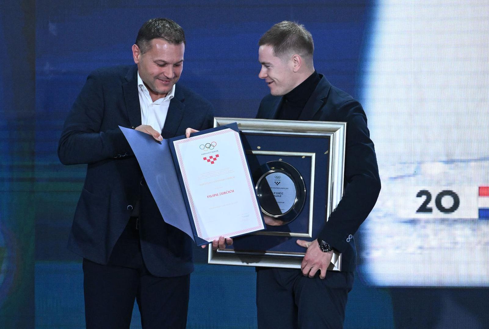 Bio je tu i legendarni rukometaš Nikša Kaleb koji je Filipu Zubčiću dao nagradu za fair-play godine. 