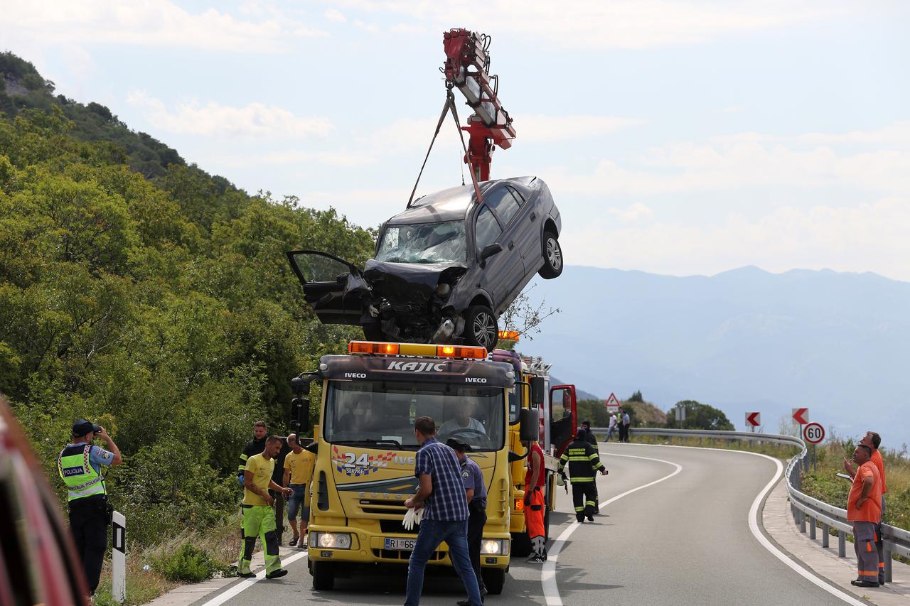 Senj: Tri osobe poginule u sudaru kod Sibinja Krmpotskog