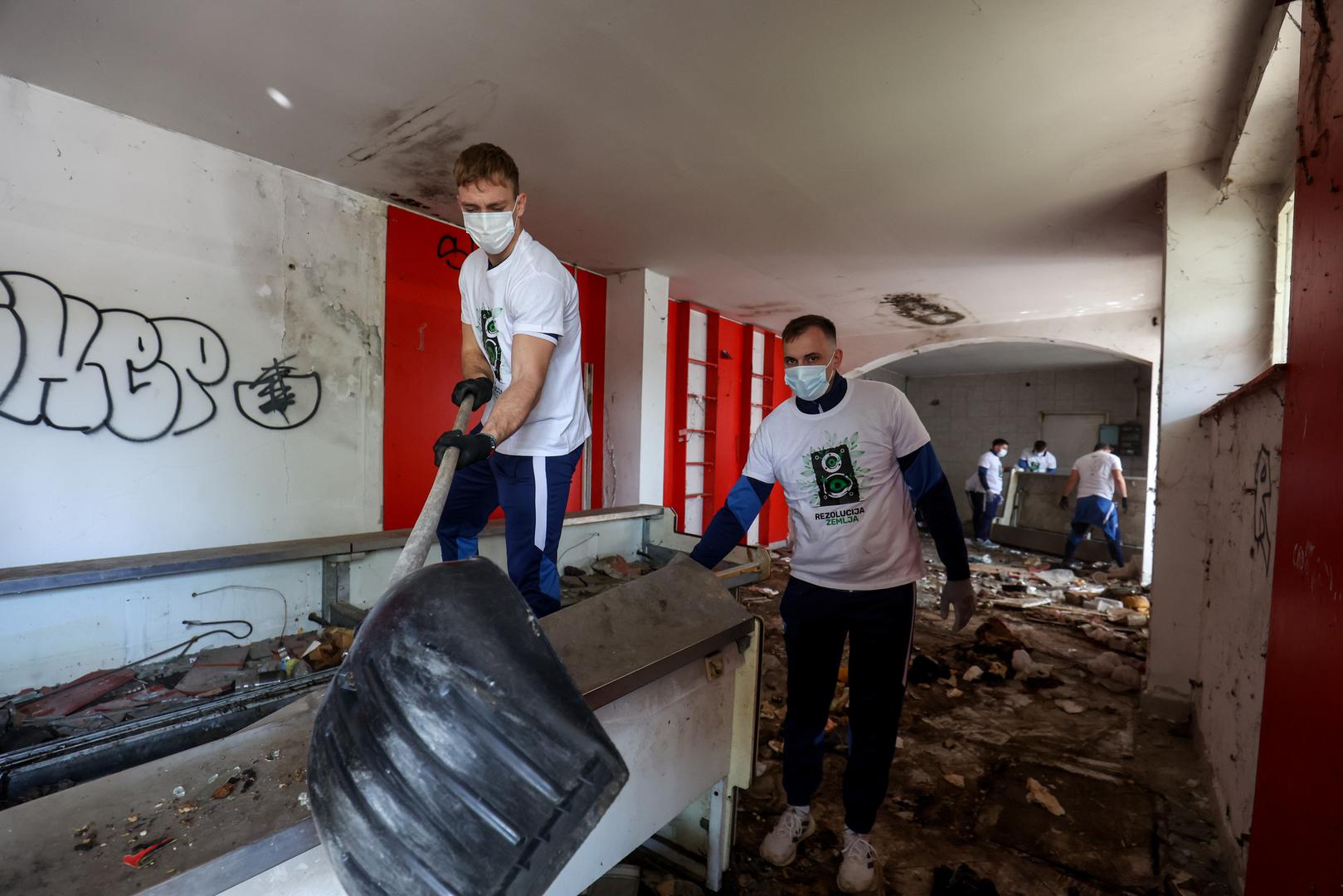 27.04.2025., Sesvete - Udruga Zelene i plave Sesvete i Cisteci medvjedici u akciji ciscenja smeca u sklopu projekta Rezolucija Zemlja 2025. Akciji ciscenja se prikljucio i gradolnacelnik Tomislav Tomasevic. Photo: Igor Kralj/PIXSELL