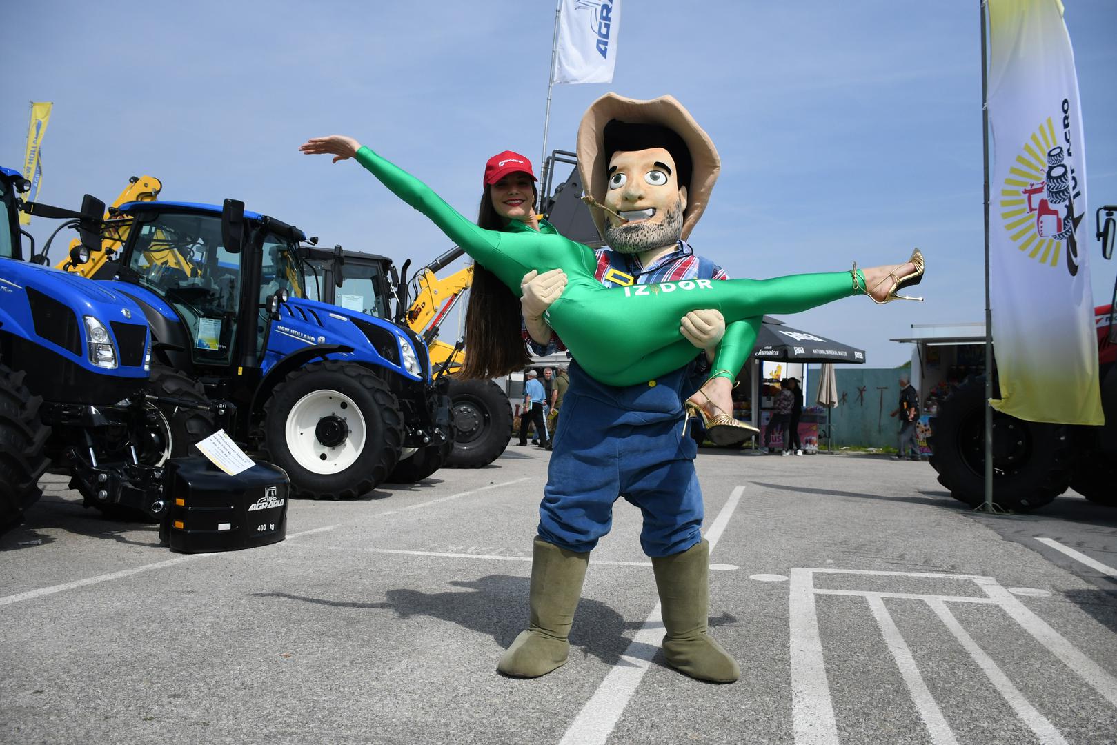 Parking će, kao i za prethodnih sajamskih manifestacija, biti besplatan, a u subotu i nedjelju uvodi se i besplatna autobusna linija na relaciji Autobusni kolodvor Bjelovar – glavni ulaz na sajam.