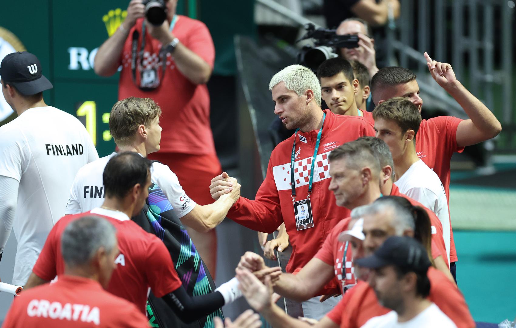 U trećem, posljednjem dvoboju dana Ivan Dodig i Mate Pavić svladali su Harrija Heliovaaru i Patrika Niklas-Salminena sa 6-4, 7-6 (1) čime su ublažili poraz Hrvatske od Finske.