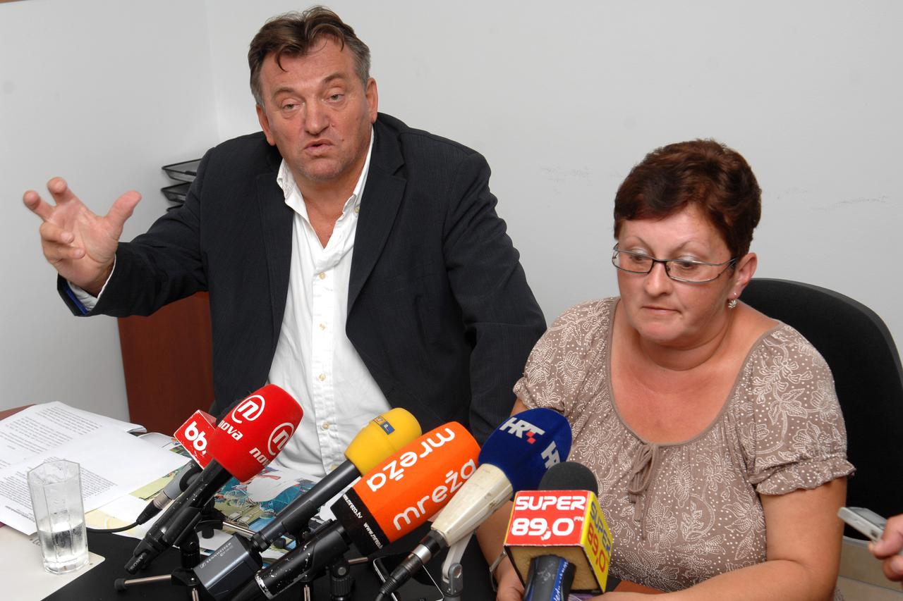 10.09.2014., Bjelovar, Odvjetnicki ured Gredelj - Lidija Mraz, cistacica bjelovarske Opce bolnice koja je cjelokupno hrvatsko zdravstvo dignula na noge razotkrivsi aferu kako je kao cistacica pozvana da pridrzi nogu pacijentu tijekom operacije i na taj na