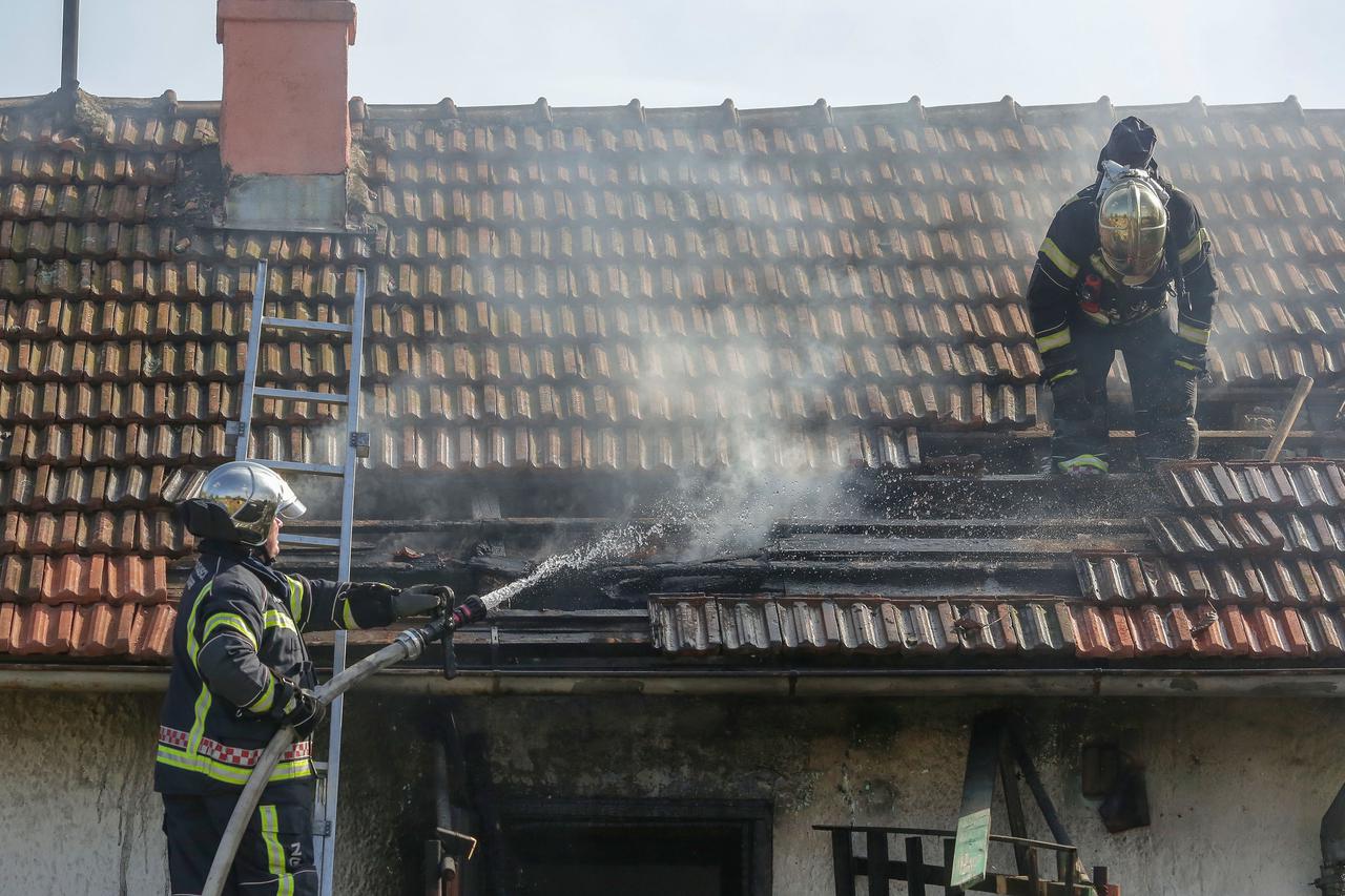 Požar obiteljske kuće u Buzinu