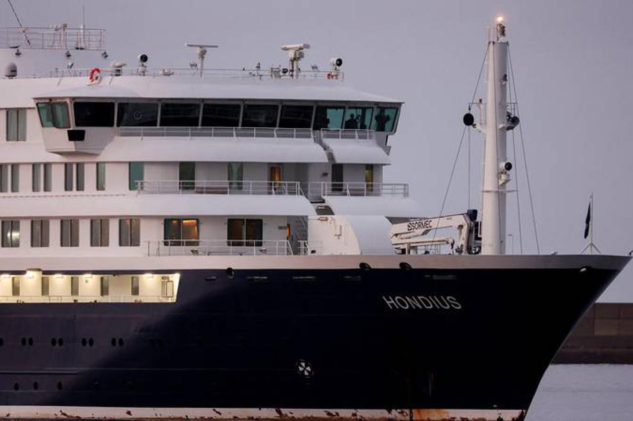 Feed/24Sata/2026-19/2026-05-10T061518Z-1662488346-Rc266Lab8T4Q-Rtrmadp-3-Cruiseship-Hantavirus-Tenerife.Jpg