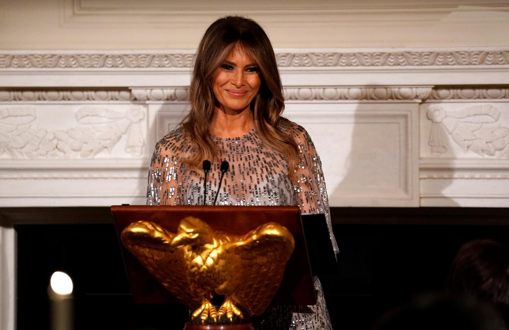 Međutim, ona i dalje nosi prezime Trump i podupire svoga supruga u mnogim stvarima, što ljuti ljude. Lako se smije i ima dobar smisao za humor. "Mislim da ima stajalište o svojoj ulozi u životu, no još uvijek ga pokušavamo otkriti", kaže Rogers.

