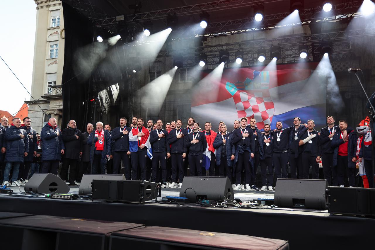 Zagreb: Hrvatska rukometna reprezentacija stigla na svečani doček na Trgu bana Josipa Jelačića