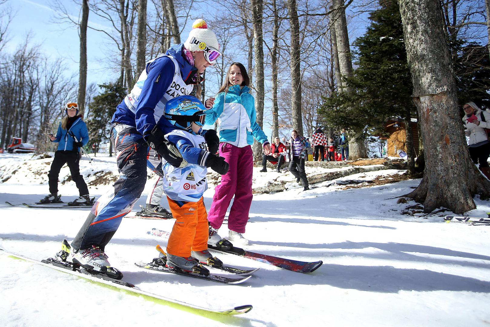 Sa sinom se još nije pojavila u javnosti i jedina slika koju je objavila sa sinom na Twitteru nastala je dok su bili u šetnji 30 dana nakon njegovog rođenja.