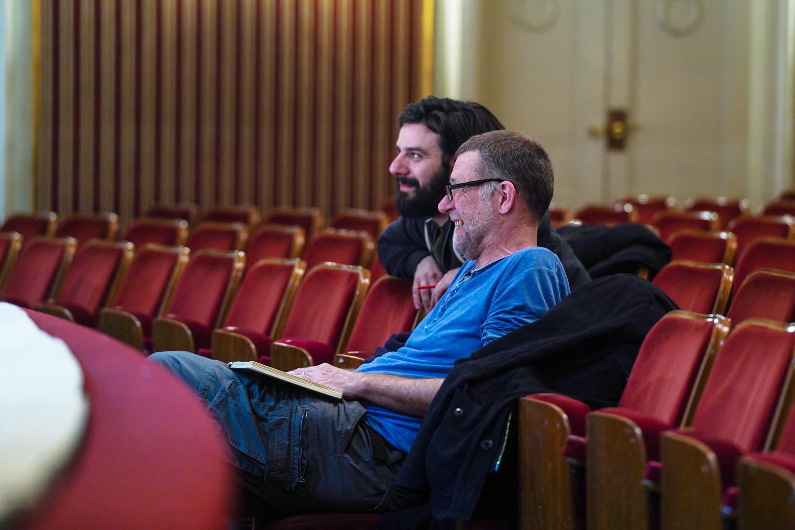 Jernej Lorenci (na slici s dramaturgom Dinom Pešutom) kaže da u kazalištu nikada ništa nije gotovo, ali bio je zadovoljan time dokle su došli pet dana uoči premijere