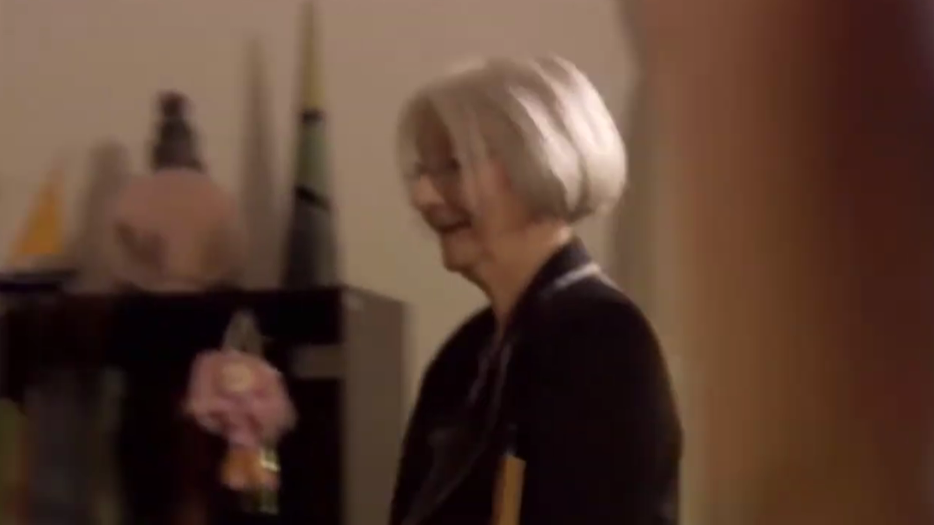  Cijeli svoj radni vijek provela je u Dramskom kazalištu Gavella, od 1957. do 1998. godine. U kazalištu i na filmu ostavila je dubok i prepoznatljiv trag – ostvarila je sedamdesetak kazališnih uloga, pedesetak filmskih i petnaestak TV serija. 