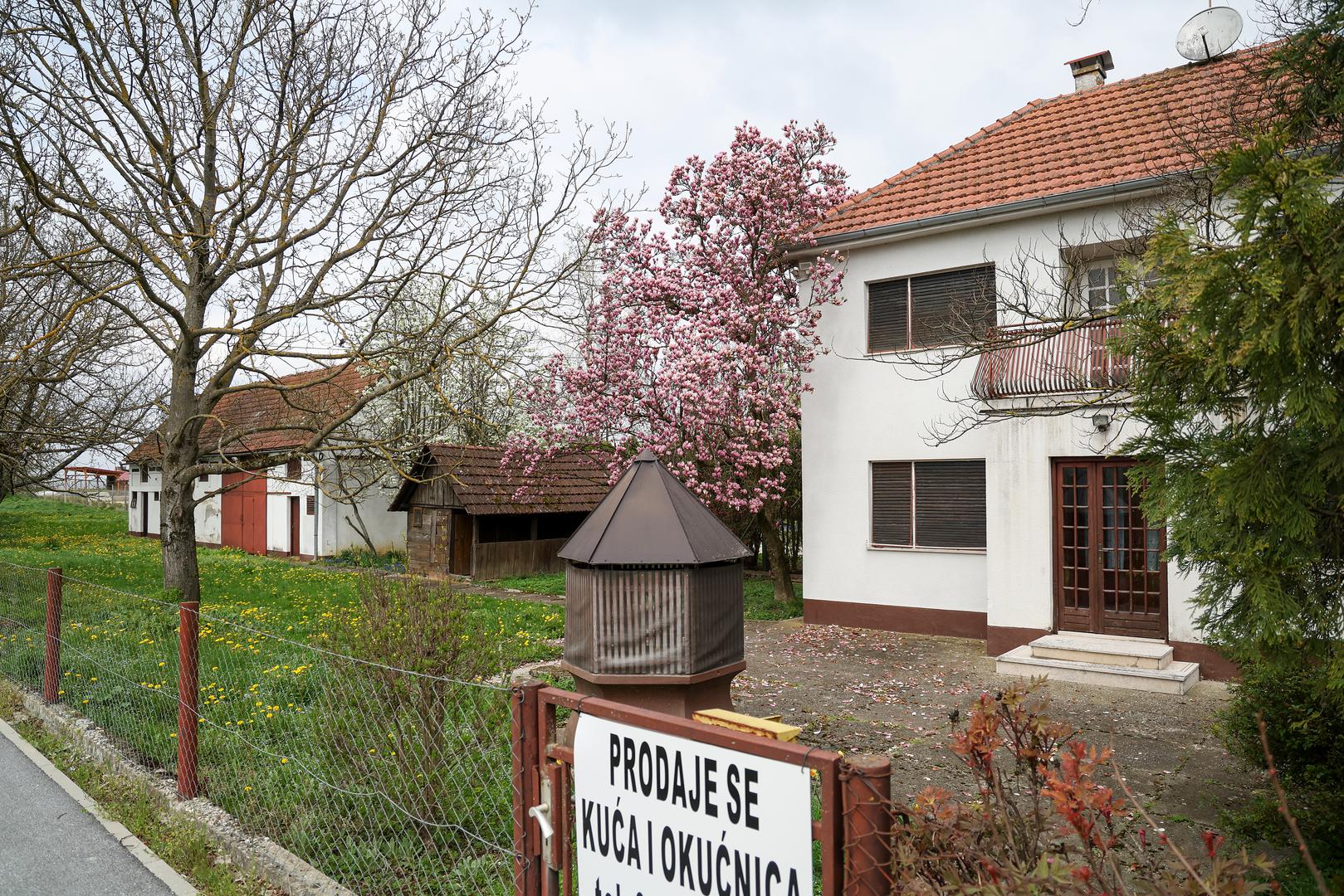 U mirnom naselju Kloštar Ivanića nalazi se kuća obitelji Todorić. 