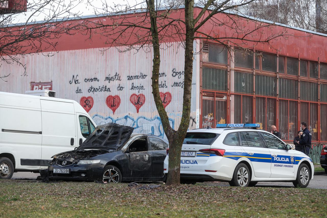 Zagreb: Požar automobila u naselju Trnsko