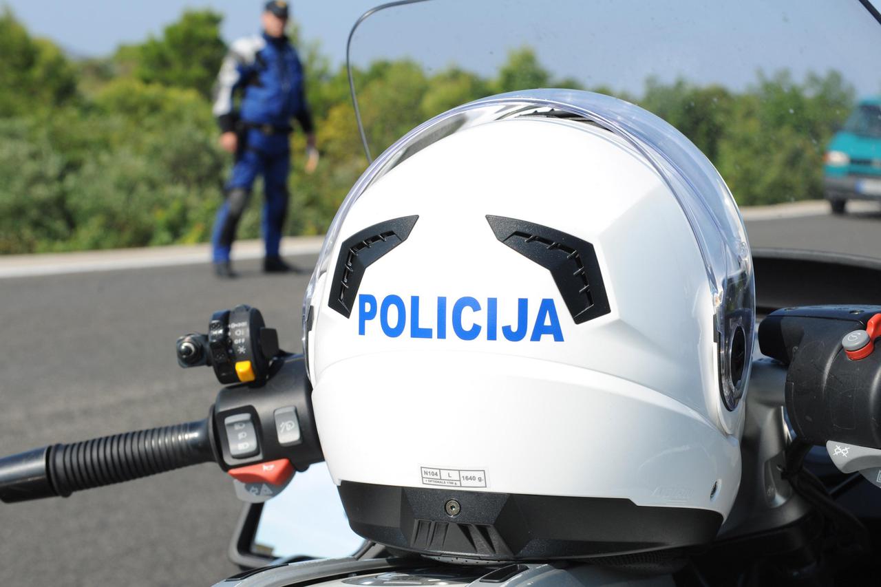 policija