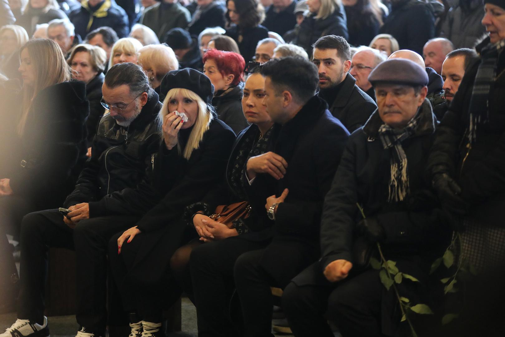 "Bolest je nadjačala veliko i hrabro slavonsko srce, koje je uvijek bilo spremno pomoći. Pamtit ćemo ga po veselom i vedrom duhu, 'prvoj žici' tamburaškog orkestra", oprostili su se od njega KUD-a Sesvete čiji je bio dugogodišnji član