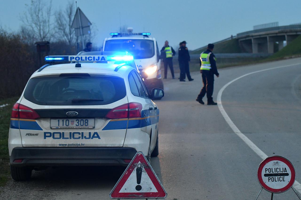 Sikirevci/Gundinci: Pri slijetanju automobila u kanal poginuo muškarac