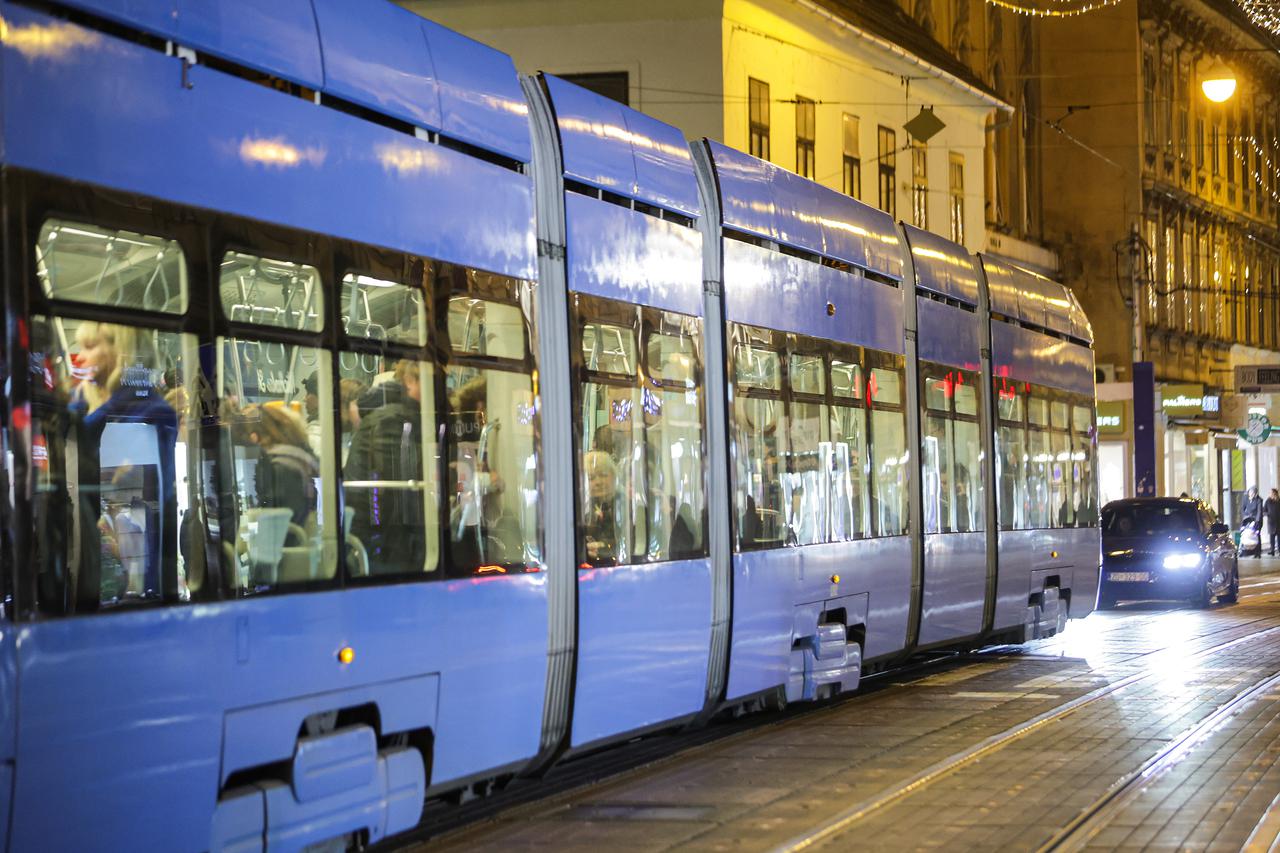 Zagreb: Od 1. siječnja sva vozila javnog prijevoza prometuju bez reklamnih poruka
