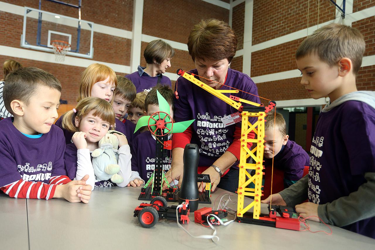 30.01.2016., Zagreb - U Osnovnoj skoli Matije Gupca odrzan je 9. Robokup - natjecanje mladih roboticara za ucenike osnovnih skola.  Photo: Goran Stanzl/PIXSELL