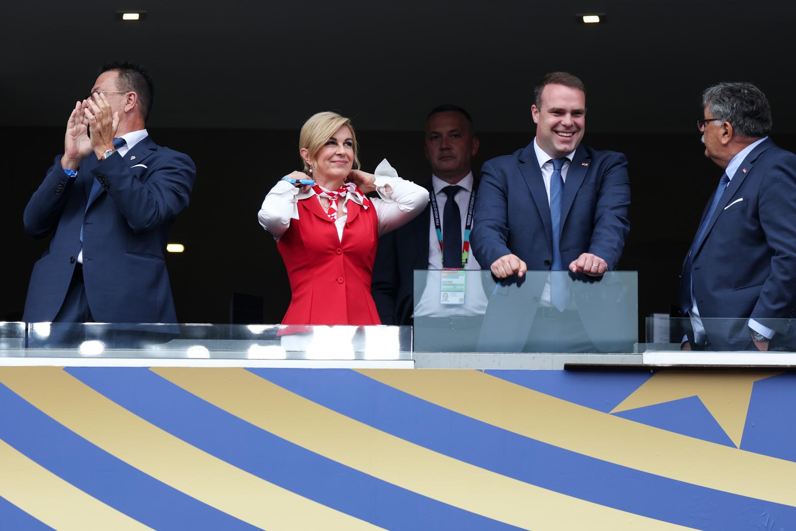Među njima su bivša predsjednica Republike Hrvatske Kolinda Grabar-Kitarović i Ante Vučemilović Šimunović, izvršni direktor i prvi dopredsjednik Hrvatskog nogometnog saveza te bivši predsjednik Nogometnog saveza Osječko-baranjske županije.