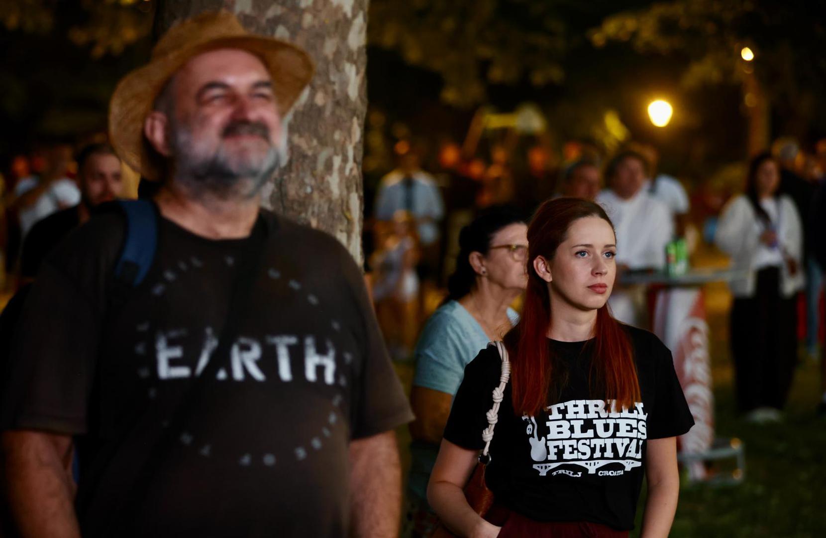 Festivalski program tradicionalno nije počeo na glavnoj pozornici, već u Gradskom kinu, gdje je najmlađima namijenjena radionica "Blues za djecu" kroz igru i glazbu približila povijest, ritmove i instrumente bluesa. 