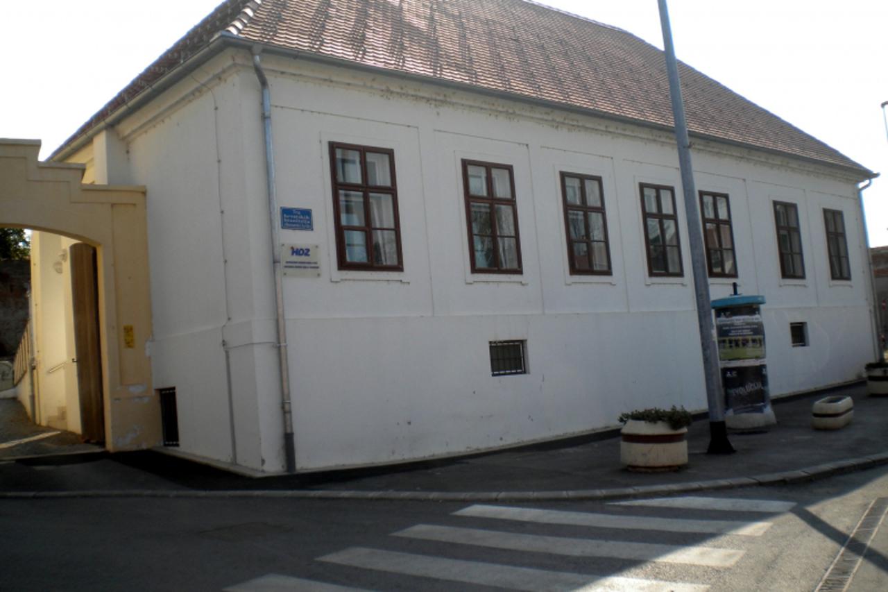 'UNUTRASNJA  31.08.2011. VUKOVAR - zgrada u kojoj je smjestena gradska i zupanijska organizacija HDZ-a  Branimir Bradaric/Vecernji list'