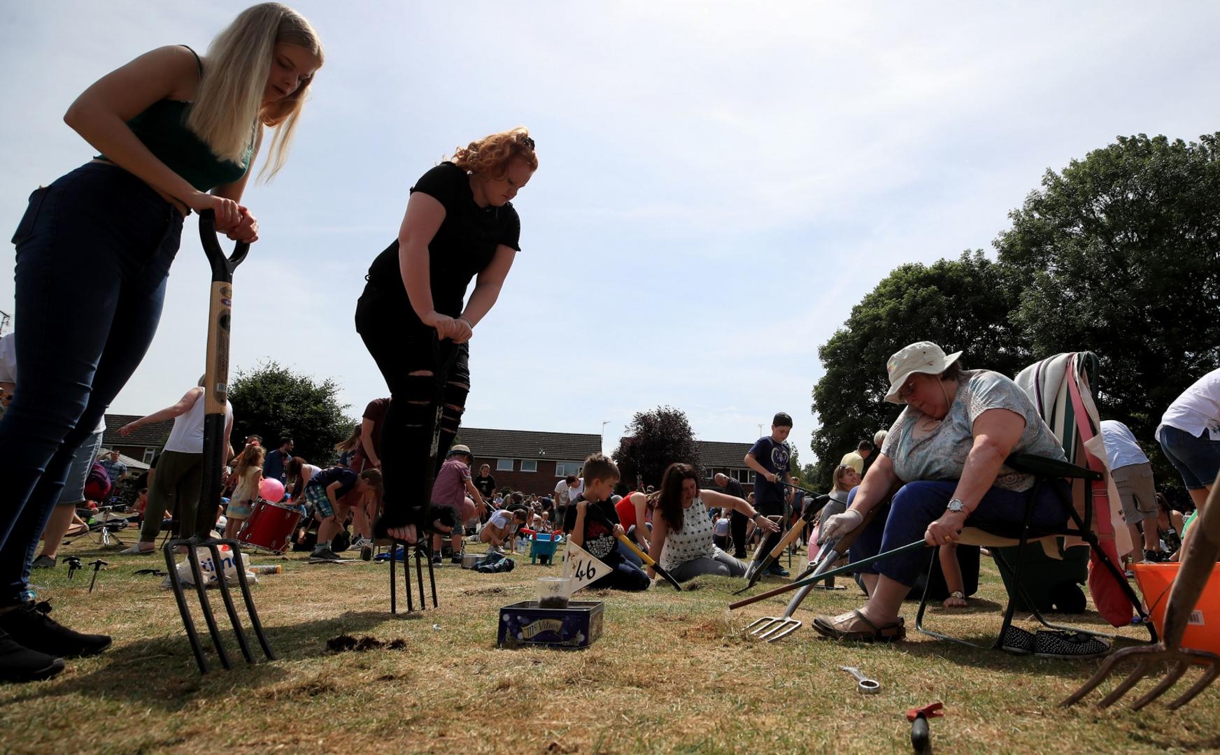 Šarmiranje, ili mamljenje glista pravo je svjetsko prvenstvo koje se svake godine u lipju održava na travnjacima oko osnovne škole u u Willastonu, u engleskoj grofoviji Cheshire.
