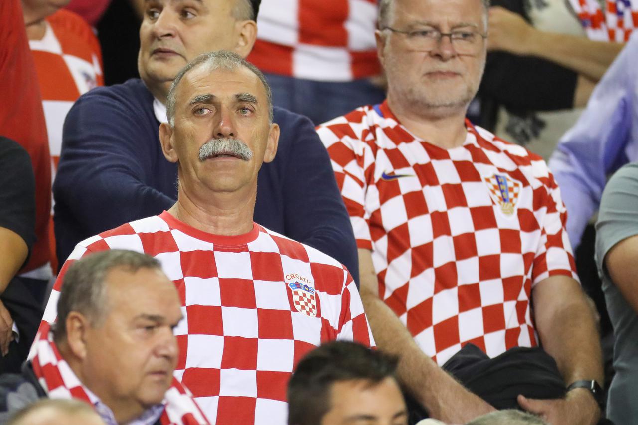 Split: Poznati s tribina Poljuda prate utakmicu Hrvatska - Mađarska