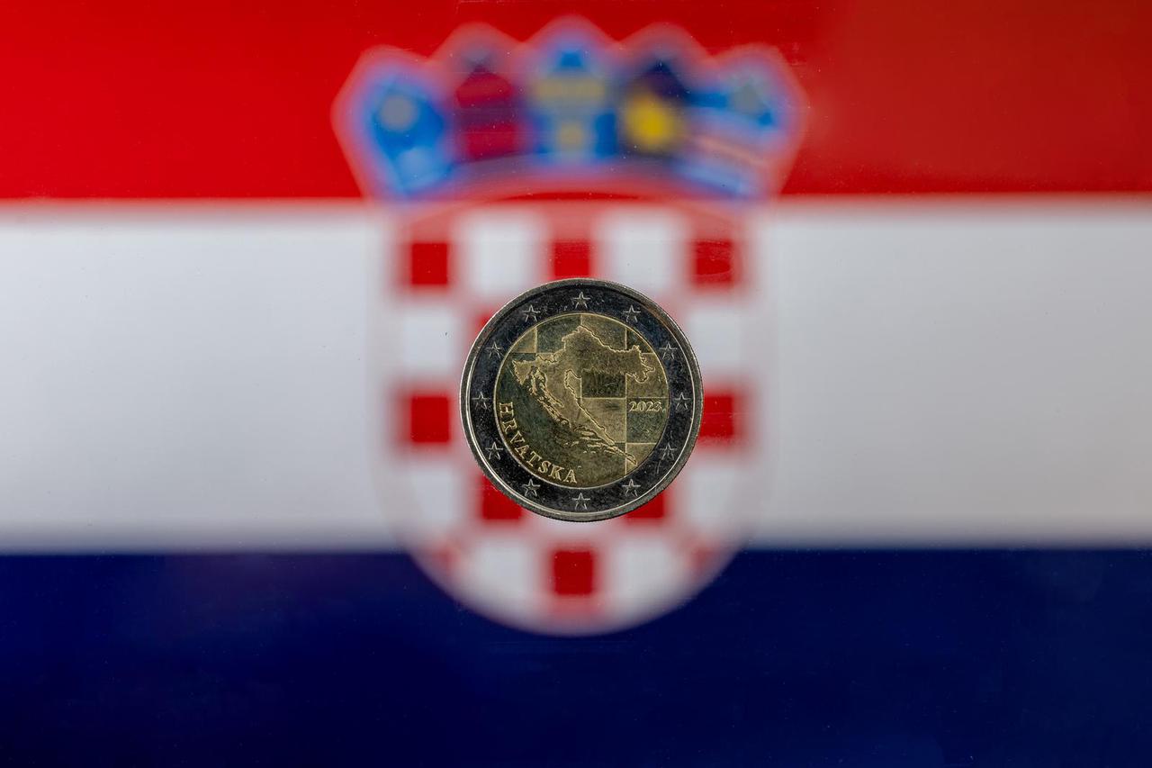 Od 1. siječnja 2023. euro je postao službena valuta u RH