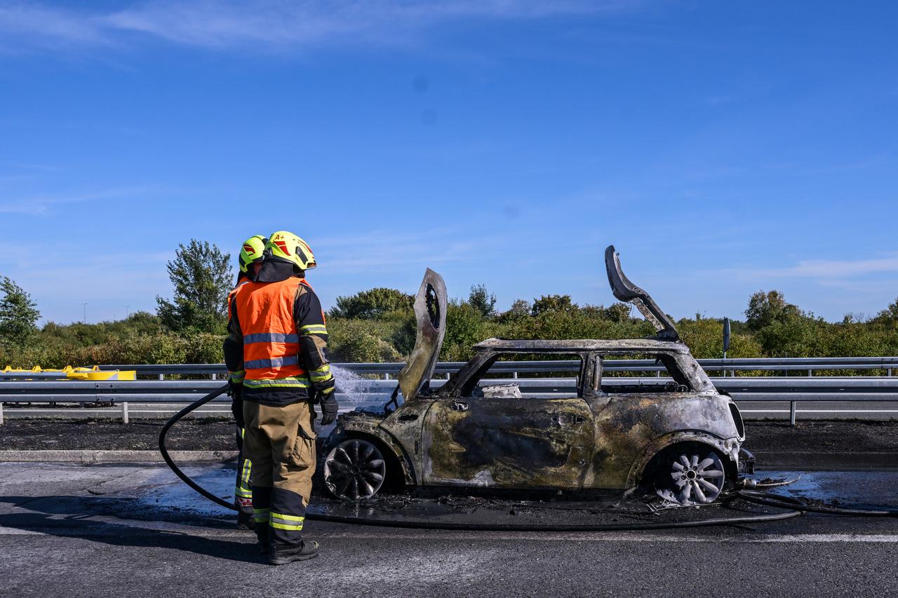 Zagreb: Zapalio se Mini