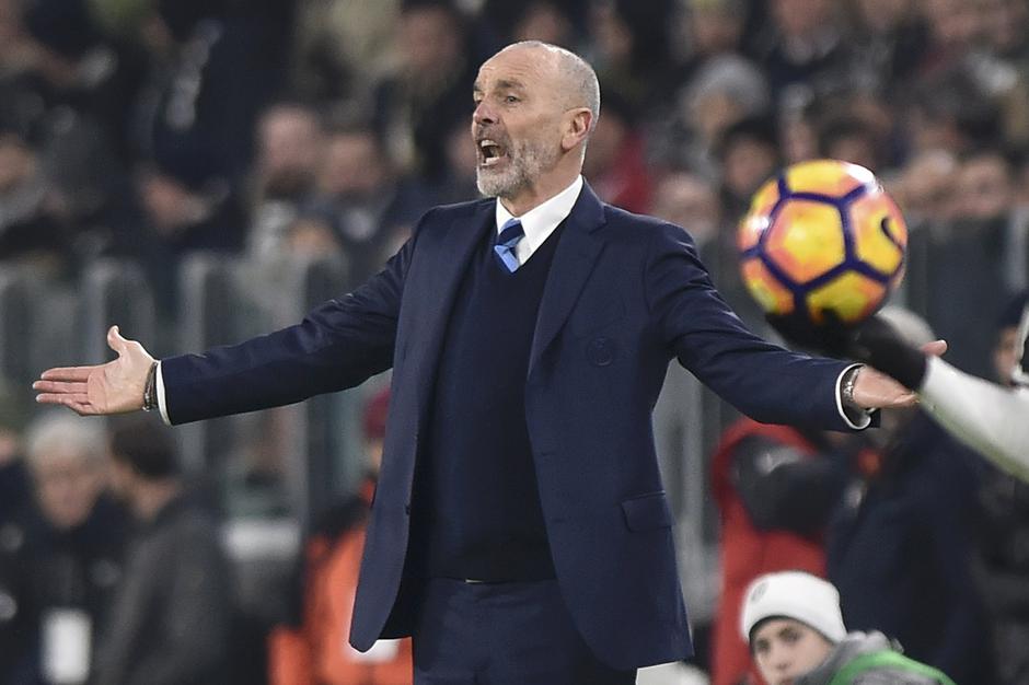 Football Soccer - Juventus v Inter Milan - Italian Serie A - Juventus stadium,Turin, Italy - 05/02/17 -  Inter Milan's coach Stefano Pioli during the match against Juventus.  REUTERS/Giorgio Perottino