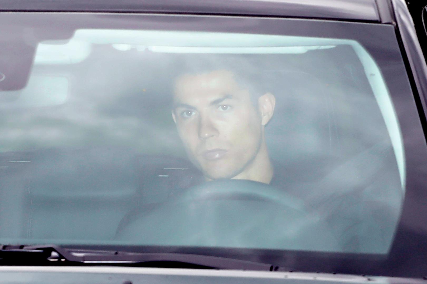 Talijanski nogometni savez je u ponedjeljak objavio da se zabrana održavanja sportskih natjecanja odnosi za sve do 14. lipnja što, čini se, ugrožava mogućnost da se prvenstvo nastavi 13. lipnja kao želi vodstvo lige