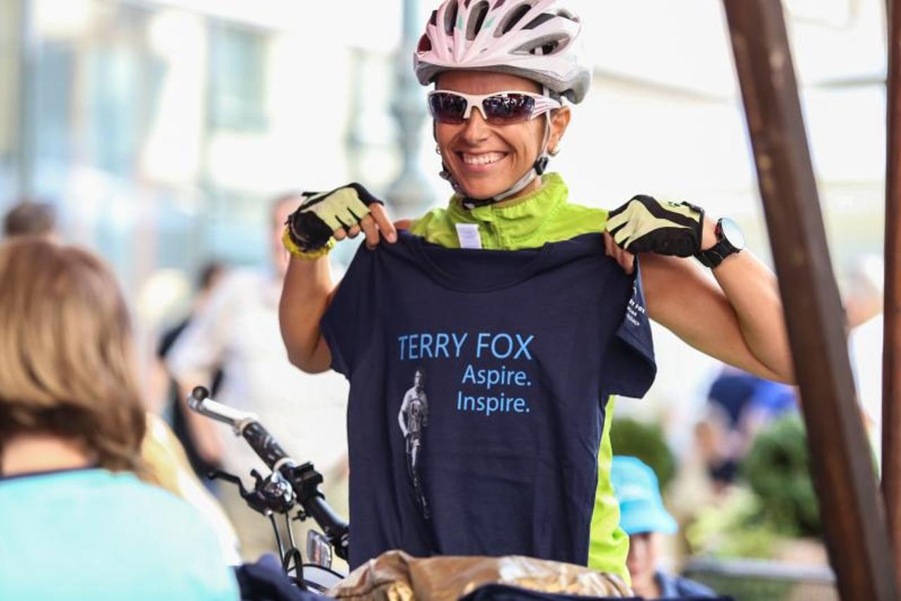 Humanitarna prodaja Terry Fox majica