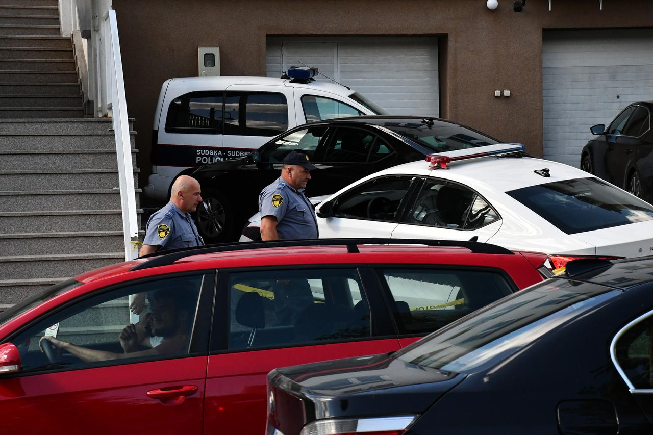 Gradačac: Očevid na policijskom automobilu na koji je pucao Nermin Sulejmanović