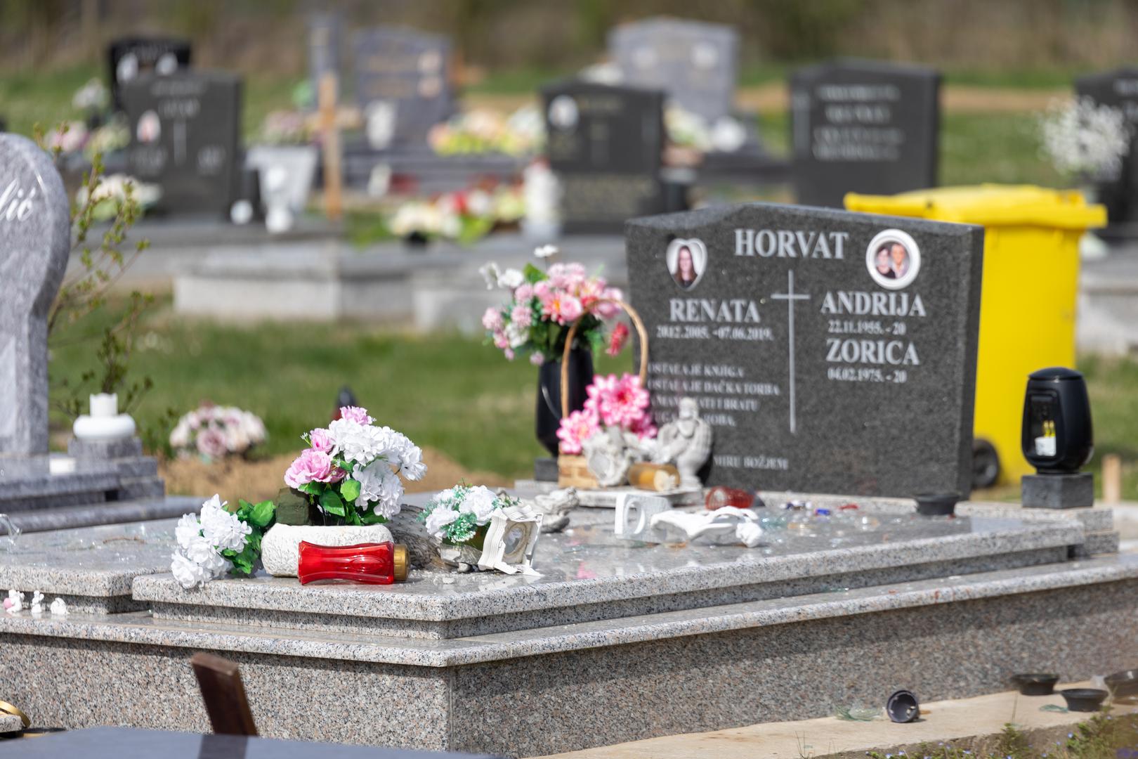 13.03.2024. Erdut - Vandali unistili 30tak grobova na katolickom groblju Photo: Borna jaksic/PIXSELL